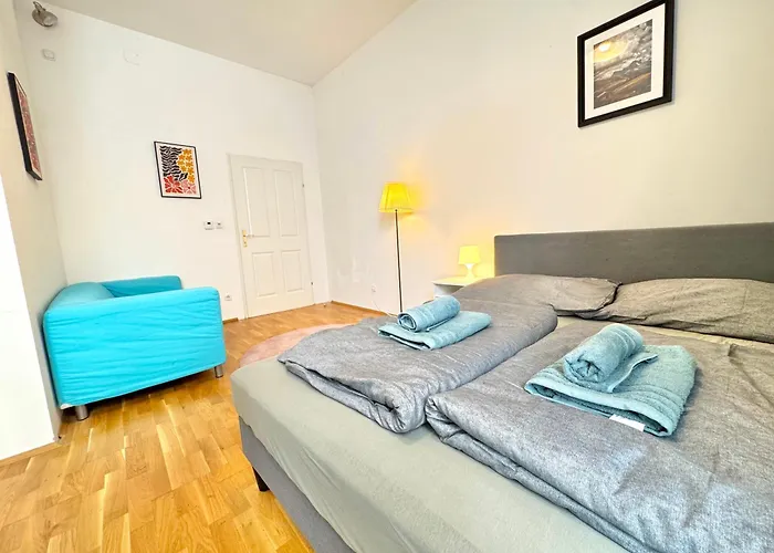 Charming Fully Furnished In Bécs